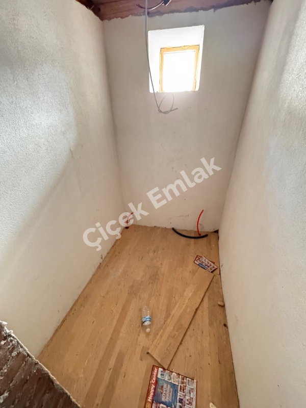Eyüpsultan Nişancı Mahallesi Otoparklı Havuzlu Satılık Müstakil Ev