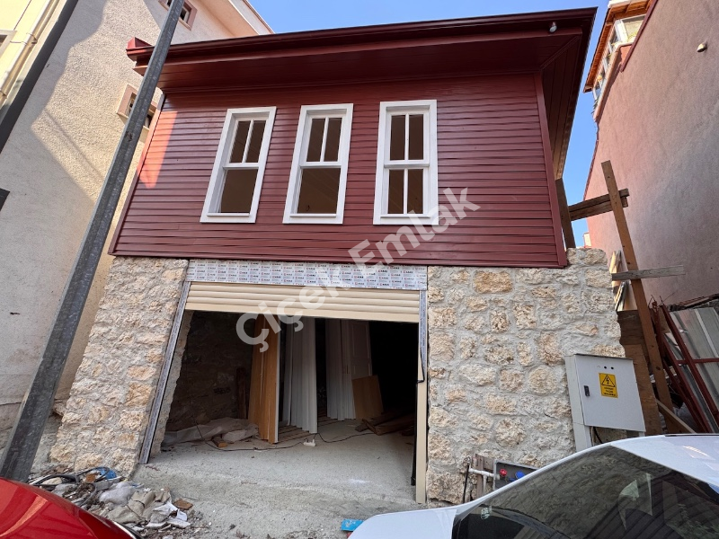 Eyüpsultan Nişancı Mahallesi Otoparklı Havuzlu Satılık Müstakil Ev