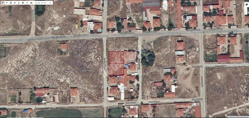 AFYON ÜÇOK EMLAKTAN SÜLÜMENLİ DE SATILIK ARSALAR