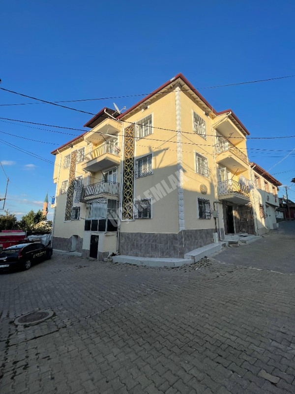 AFYON ÜÇOK EMLAKTAN ERKMEN HÜRRİYET MH DA SATILIK 3+1 ARAKAT DAİRE