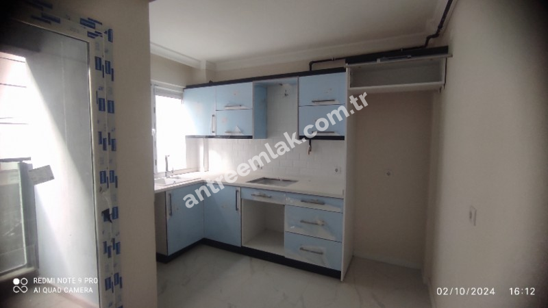 Antre Emlak'tan Kiralık Bahar Mahallesinde Bozyaka Hastanesi Yanı 3+1,Doğalgazlı ,Otoparklı Asansörlü Ebeveyn Banyolu Sıfır Daire