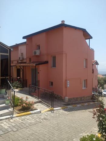 KUŞADASI KADINLAR DENİZİNDE KÖŞE KONUM DENİZ MANZARALI VİLLA 