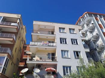 KUŞADASI ÇARŞI MERKEZDE KATTA TEK DAİRE 
