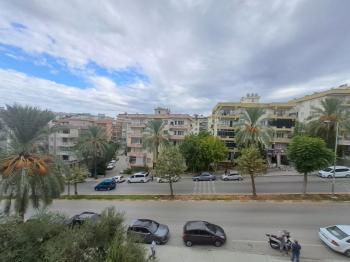 KUŞADASI ÇARŞI MERKEZDE KATTA TEK DAİRE 