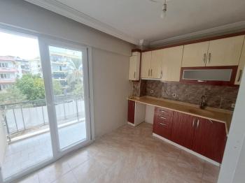 KUŞADASI ÇARŞI MERKEZDE KATTA TEK DAİRE 
