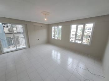 KUŞADASI ÇARŞI MERKEZDE KATTA TEK DAİRE 