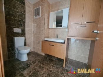 Havuzlu sitede masrafsız satılık daire