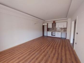 Havuzlu sitede yeni masrafsız daire