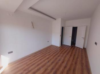 Havuzlu sitede yeni masrafsız daire