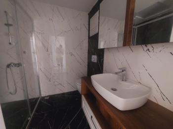 Havuzlu sitede yeni masrafsız daire