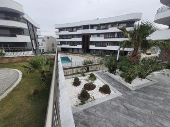 Havuzlu sitede yerden ısıtmalı 2+1 daire