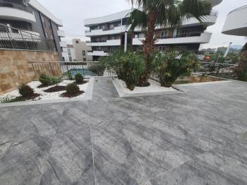 Havuzlu sitede yerden ısıtmalı 2+1 daire