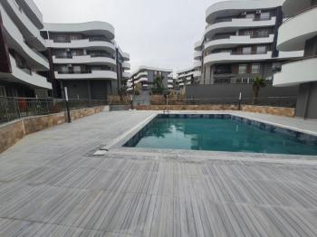 Havuzlu sitede yerden ısıtmalı 2+1 daire