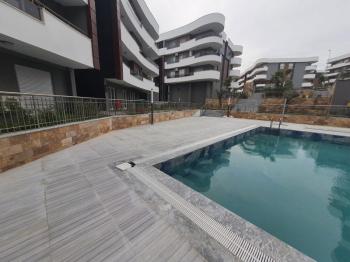 Havuzlu sitede yerden ısıtmalı 2+1 daire
