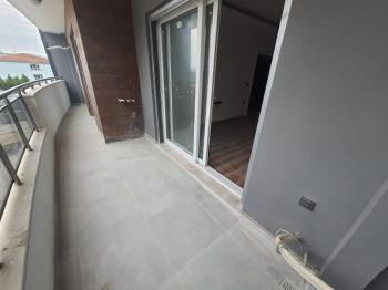 Havuzlu sitede yerden ısıtmalı 2+1 daire