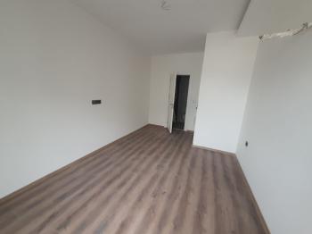 Havuzlu sitede yerden ısıtmalı 2+1 daire