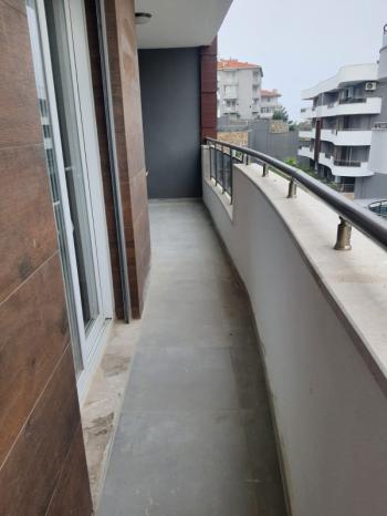 Havuzlu sitede yerden ısıtmalı 2+1 daire