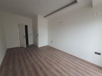 Havuzlu sitede yerden ısıtmalı 2+1 daire