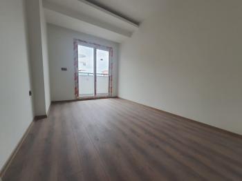 Havuzlu sitede yerden ısıtmalı 2+1 daire