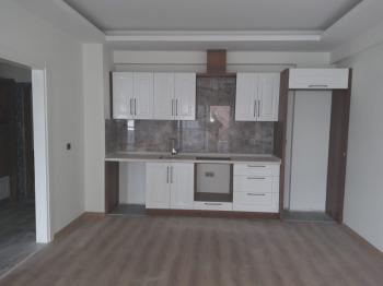 Havuzlu sitede yerden ısıtmalı 2+1 daire