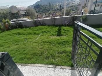 KUŞADASI'NDA BAHÇESİ TAPUYA İŞLİ SIFIR DAİRE