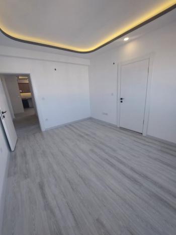 KUŞADASINDA DENİZ MANZARALI HAVUZLU SATILIK 2+1DAİRELER
