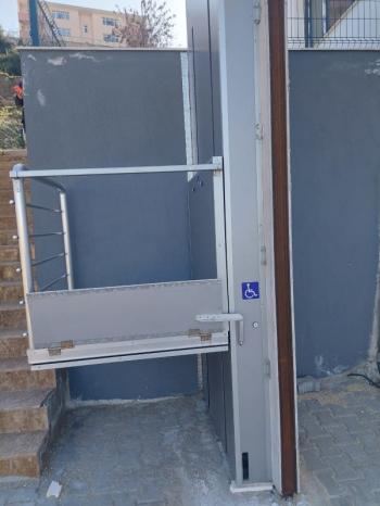 KUŞADASINDA DENİZ MANZARALI HAVUZLU SATILIK 2+1DAİRELER