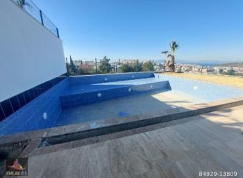 KUŞADASI DENİZ MANZARALI HAVUZLU 1+1 SATILIK DAİRE