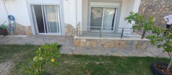 Kuşadası havuzlu sitede eşyalı kiralık daire