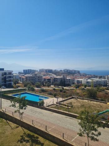 Kuşadası Merkeze Yakın Havuzlu Sitede Deniz Manzaralı 3+1 Daire 