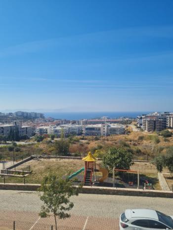 Kuşadası Merkeze Yakın Havuzlu Sitede Deniz Manzaralı 3+1 Daire 