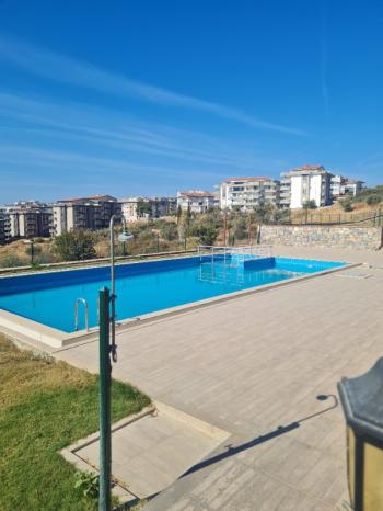Kuşadası Merkeze Yakın Havuzlu Sitede Deniz Manzaralı 3+1 Daire 