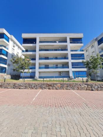 Kuşadası Merkeze Yakın Havuzlu Sitede Deniz Manzaralı 3+1 Daire 