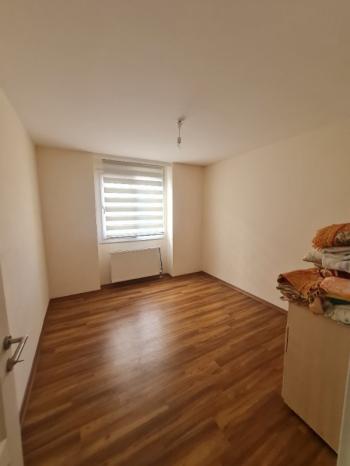 Kuşadası Merkeze Yakın Havuzlu Sitede Deniz Manzaralı 3+1 Daire 