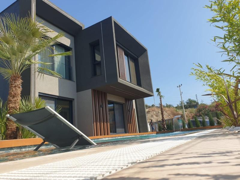 KUŞADASINDA LÜKS ÖZEL HAVUZLU GENİŞ BAHÇELİ 4+1