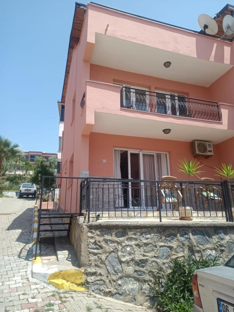 KUŞADASI KADINLAR DENİZİNDE KÖŞE KONUM DENİZ MANZARALI VİLLA 