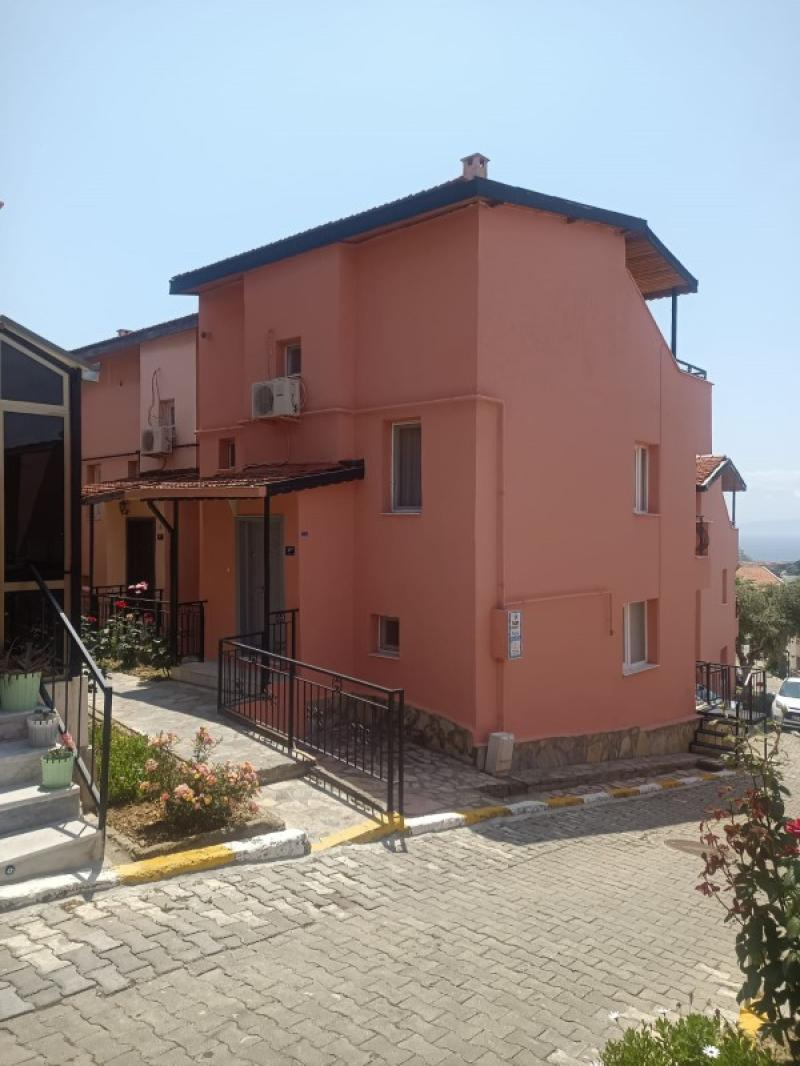 KUŞADASI KADINLAR DENİZİNDE KÖŞE KONUM DENİZ MANZARALI VİLLA 
