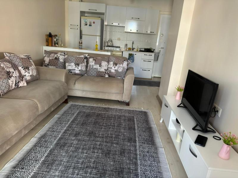 KUŞADASINDA HAVUZLU SİTEDE 1+1 DAİRE