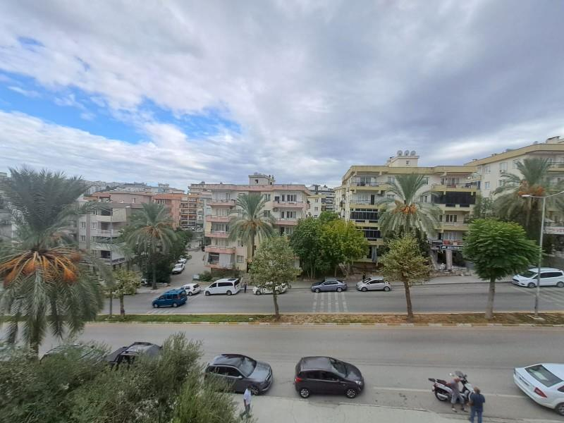 KUŞADASI ÇARŞI MERKEZDE KATTA TEK DAİRE 