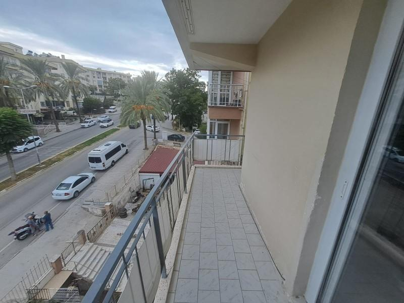 KUŞADASI ÇARŞI MERKEZDE KATTA TEK DAİRE 