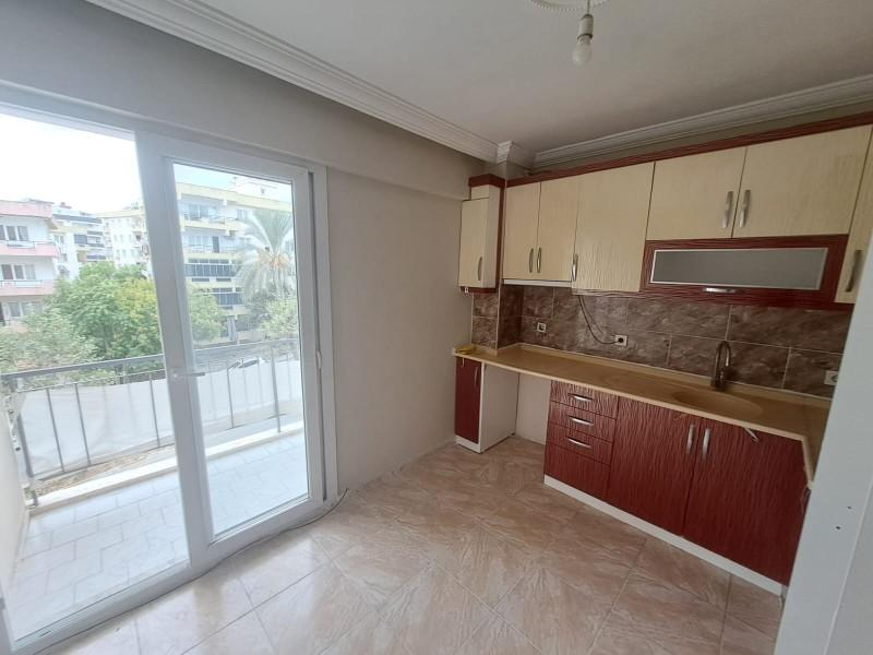 KUŞADASI ÇARŞI MERKEZDE KATTA TEK DAİRE 