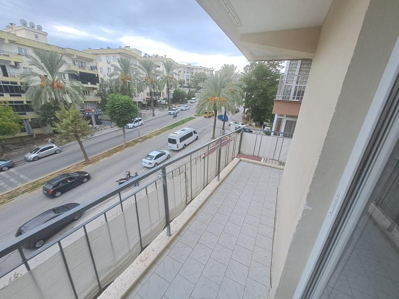 KUŞADASI ÇARŞI MERKEZDE KATTA TEK DAİRE 