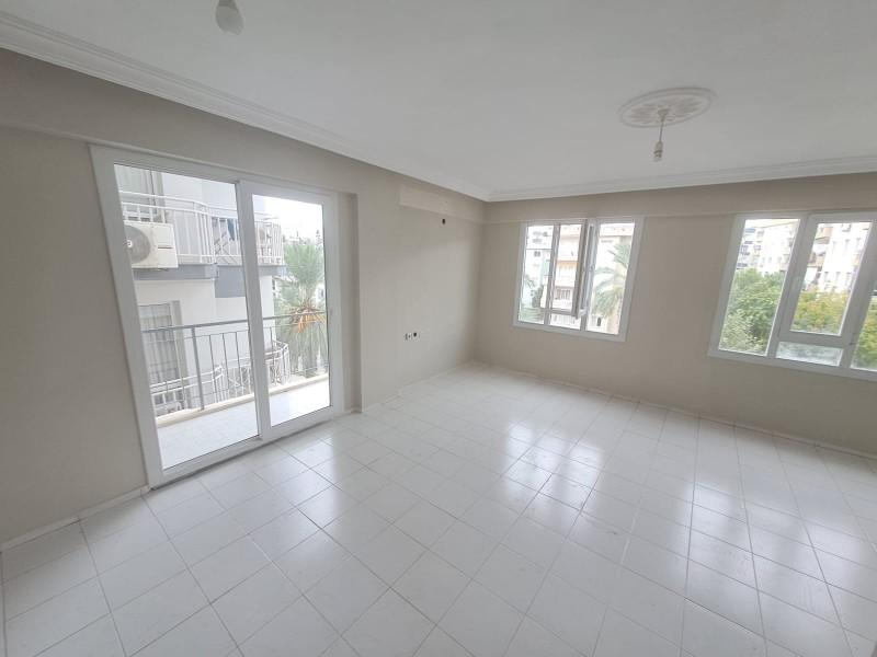 KUŞADASI ÇARŞI MERKEZDE KATTA TEK DAİRE 
