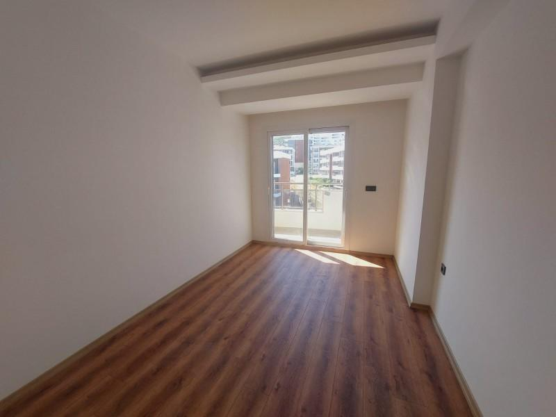 Havuzlu sitede yeni masrafsız daire