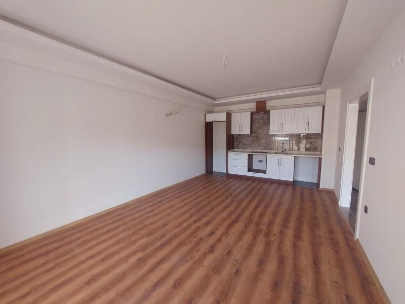 Havuzlu sitede yeni masrafsız daire