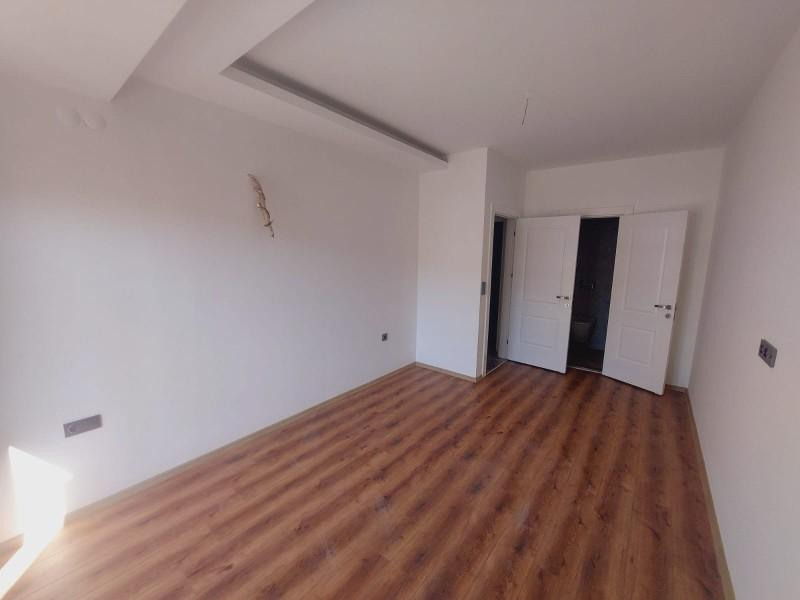 Havuzlu sitede yeni masrafsız daire