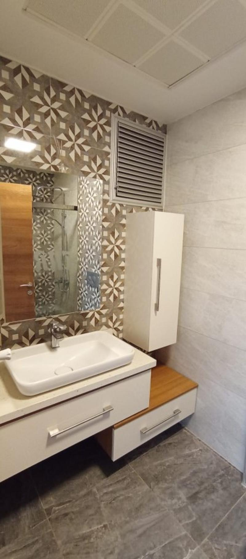 Havuzlu sitede yerden ısıtmalı rezidans daire