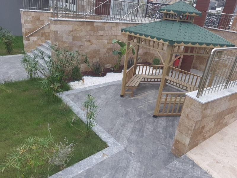 Havuzlu sitede yerden ısıtmalı 2+1 daire
