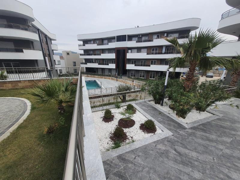 Havuzlu sitede yerden ısıtmalı 2+1 daire