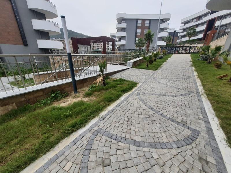 Havuzlu sitede yerden ısıtmalı 2+1 daire